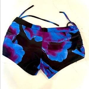 OnZie side string short.  blue and purple flower